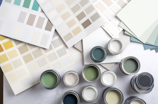 Nuanciers et pots de peinture