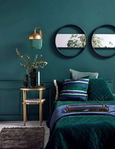 Chambre tendance 2026 en total look vert sapin, murs et linge de lit coordonnés, ambiance élégante et contemporaine, inspiration peinture intérieure à Saint-Étienne et Montbrison.
